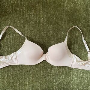 Maidenform size 34 A Elegant Cream Bra